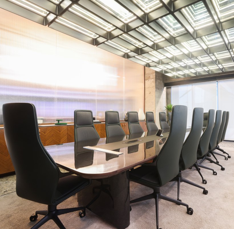 UNICON meeting room with large conference table and ergonomic seating